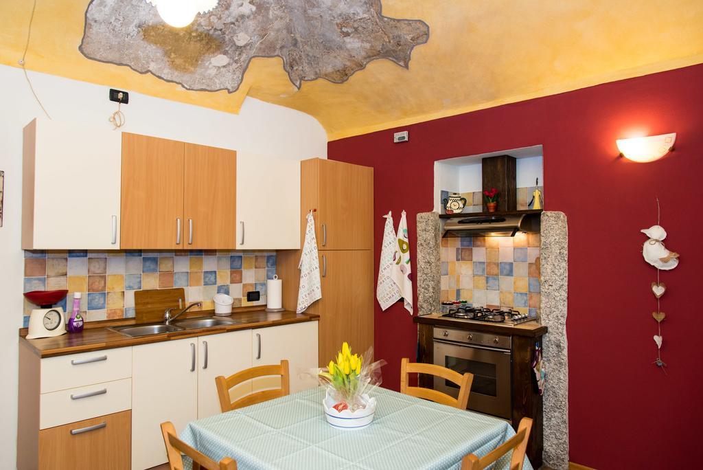 Casa Corte Alla Rocca Arona Buitenkant foto