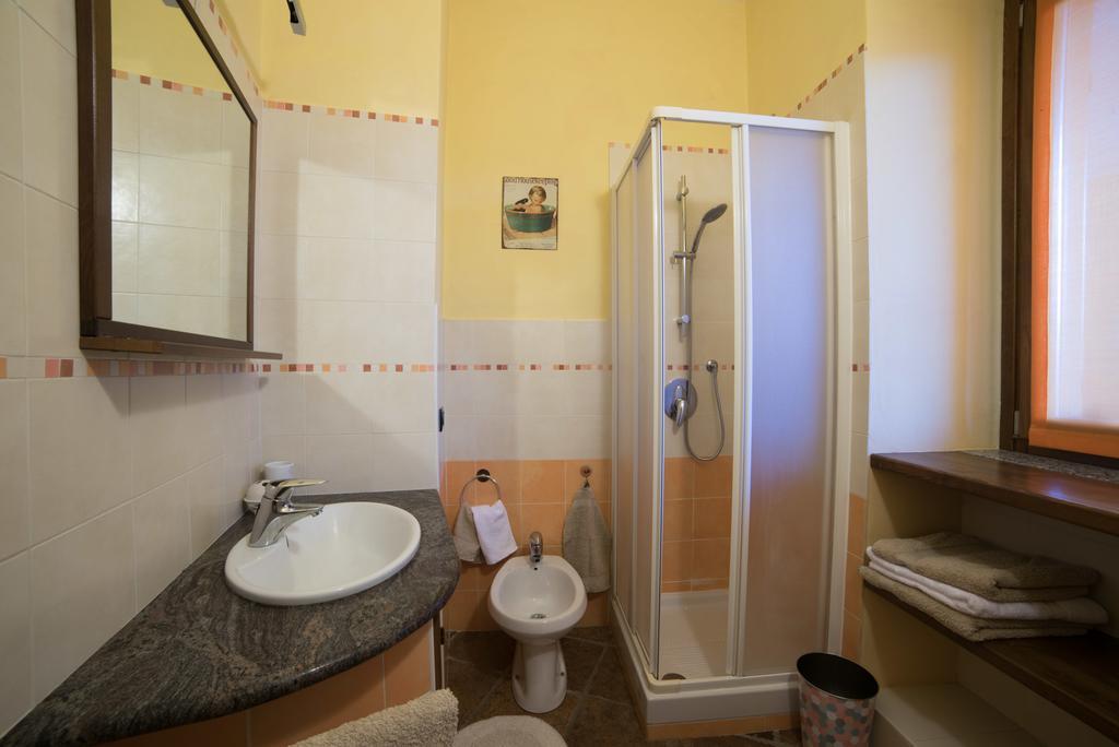 Casa Corte Alla Rocca Arona Buitenkant foto