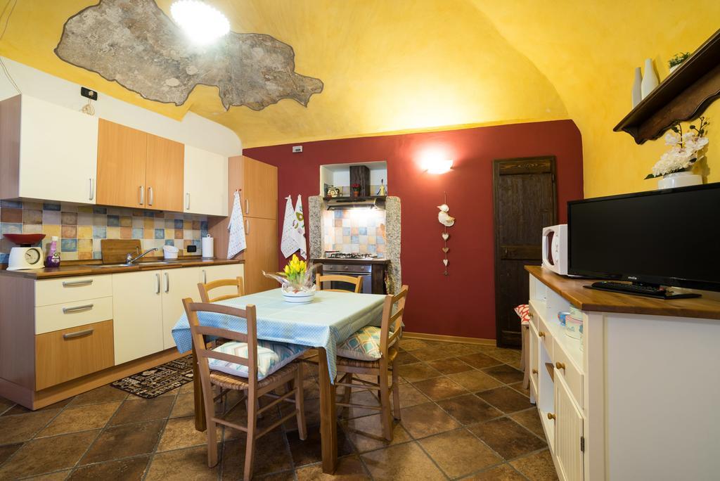Casa Corte Alla Rocca Arona Buitenkant foto
