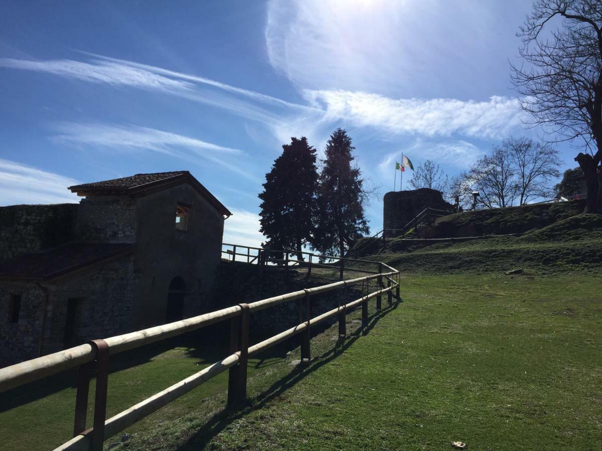 Casa Corte Alla Rocca Arona Buitenkant foto
